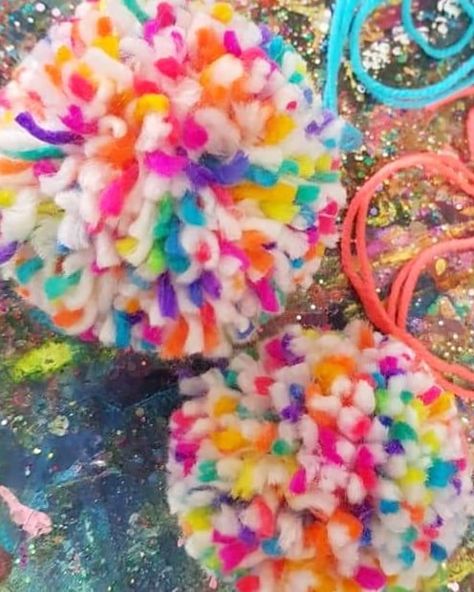 Pom Pom Bunny, Pom Pom Jewelry, Whimsical Crafts, Rainbow Pom Pom, Pom Pom Bunnies, Christmas Fair Ideas, Pom Pom Sweater, Diy Pom Poms, Eating Chocolate