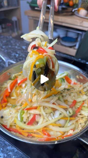 Steamed Cabbage, Jamaican Cuisine, Buffet Ideas, Jamaican Recipes, All Recipes, 30 Minute Meals, Love You Forever, Pasta Dishes, Jamaica