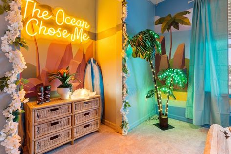 INTRODUCING 🌺Ohana Oasis, a 5-bedroom townhome in Windsor Island Resort only 9 miles from Disney World. Themed with Moana, Mandalorian, Under the Sea and a Lilo and Stitch patio, this one thrills the kids! The X-Box Jungle loft is a great place to wind down and your own private pool is refreshing. Comment OHANA and we will DM you the link to book! 📆 Booking fast for the holidays! #OrlandoFamily #VacationAlchemy #MoanaEpcot #moanaroom Moana Bedroom, Orlando Family, X Box, Island Resort, Moana, Lilo And Stitch, Private Pool, Under The Sea, Great Places