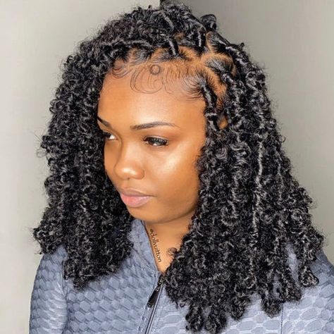 40 Butterfly Locs Hairstyles for Inspiration Locs Length Chart, Locs Side Part, Medium Butterfly Locs, Color Butterfly Locs, Butterfly Box Braids, Butterfly Locs Hairstyles, Locs Ideas, Blonde Ends, Butterfly Locs