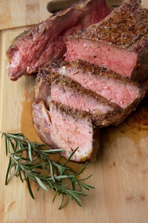 This reverse seared ribeye recipe is simple to follow and produces restaurant-quality steaks...EVERY TIME. The flavorful rub perfectly complements the flavor of the beef. Cast Iron Steak Oven, Oven Roasted Tri Tip, Tri Tip Steak Recipes, Tri Tip Steak, Tritip Recipes, Tri Tip Roast, Steak Sirloin, Cooking Tri Tip, Rib Eye Recipes