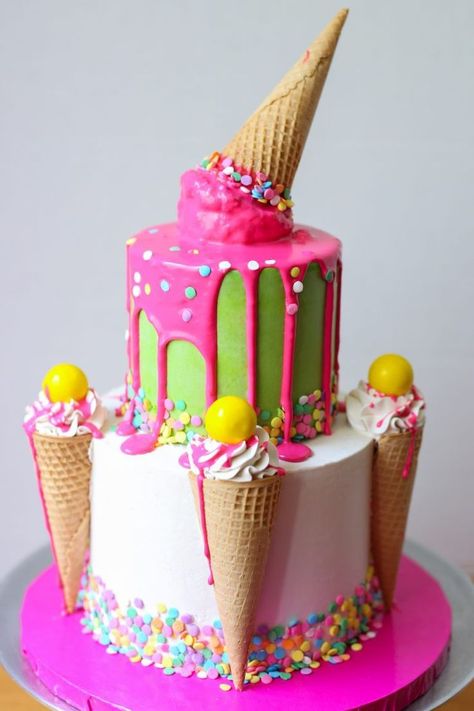 Ice-Cream Cone Cake Tutorial Summer Cake Birthday, Drip Cake Tutorial, Green Buttercream, Cone Cake, Ice Cream Cone Cake, Big Cake, Ice Cream Birthday Cake, American Cake, Ice Cream Birthday Party