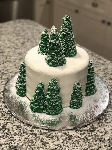 Cake frosted with buttercream.  Trees made using ice cream cones and buttercream with star tip.  Snow made with powdered sugar and luster dust. Green Buttercream Frosting, White Iced Cake, Christmas Tree Ice Cream, Green Buttercream, Christmas Ice Cream Cake, Mountain Cake, Snow Cake, Winter Wonderland Cake, Barrel Cake