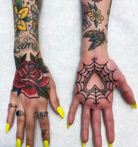 Anna Meliani, Traditional Hand Tattoo, Palm Tattoo, Jagua Tattoo, Finger Tats, Palm Tattoos, Finger Tattoo Designs, Tattoo Old School, Western Tattoos