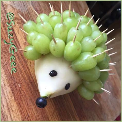 A Fruit Hedgehog  made a little #centerpiece for a fruit tray. #PearHog. Time on my hands. #SAHM  #Suzyqtsfoodie21 Hedgehog Fruit Platter, Fruit Tray Animals, Animal Shaped Fruit Platters, Animal Fruit Tray, Fruit Hedgehog, Food On A Plate, Halloween Breakfast, Fruit Platter Designs, Fruit Creations