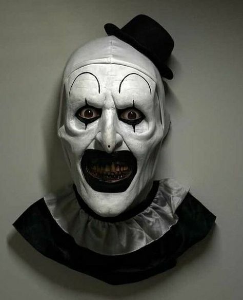 Clown Mask Makeup, Art The Clown Makeup Terrifier, Terrifier Makeup, Art The Clown Terrifier Drawing, Hear Me Out Cake, Clown Sculpture, Art The Clown Terrifier, Ghost Face Wallpaper Aesthetic, Voodoo Halloween