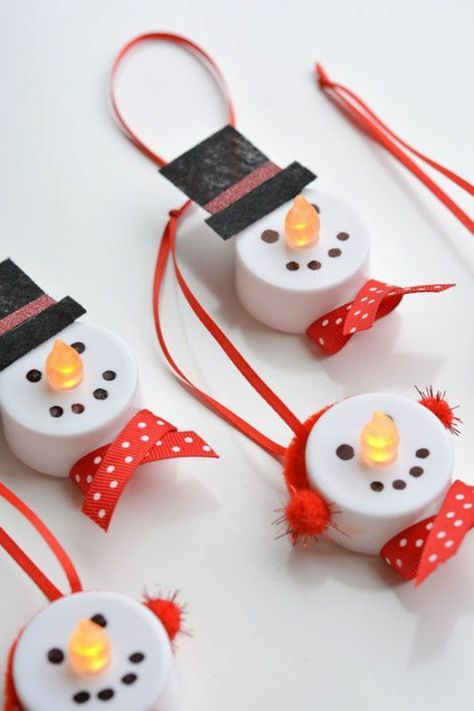 Christmas Decoration For Kids, Joululahjat Diy, Tea Light Snowman, Juleverksted For Barn, Dollar Store Christmas Decorations, Christmas Decorations For Kids, Christmas Crafts For Kids To Make, Dollar Store Christmas, Simple Christmas Decor