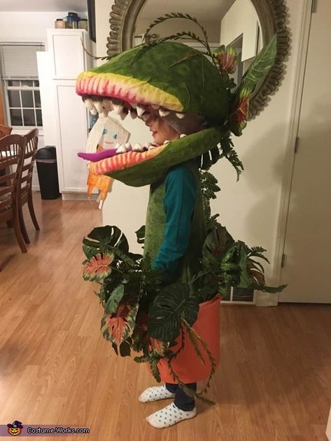 My daughter wanted to be Audrey II from the movie Little Shop of Horrors. We created the face mask with styrofoam and chicken wire filled with expanding spray foam. Which after drying for a few days, we then cut off and sanded to make the... Photo 5 of 5. Little Shop Of Horrors Costume, Audrey 2, Audrey Ii, Horror Halloween Costumes, Plante Carnivore, Horror Costume, Costume Works, Little Shop Of Horrors, Halloween Costume Contest