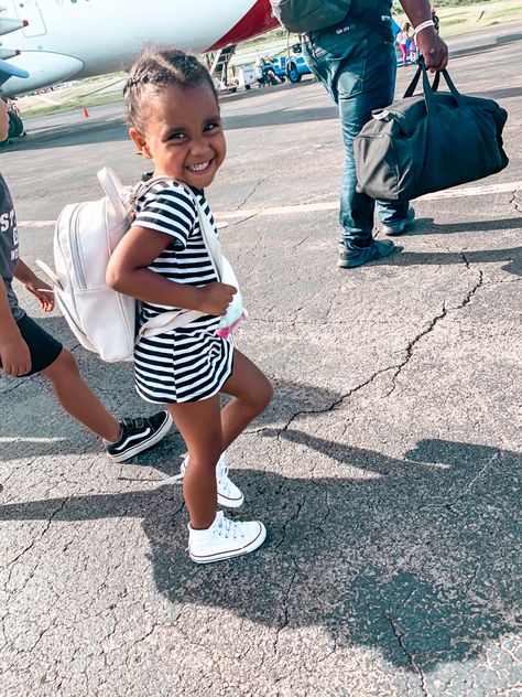 Toddler Airport Outfit, Airport Outfit Girl, Hot Pink Hoco Dress, Cute Airport Outfit, Comfy Airport Outfit, Airport Outfit Summer, Airport Travel Outfits, Cute Travel Outfits, Travel Clothes Women