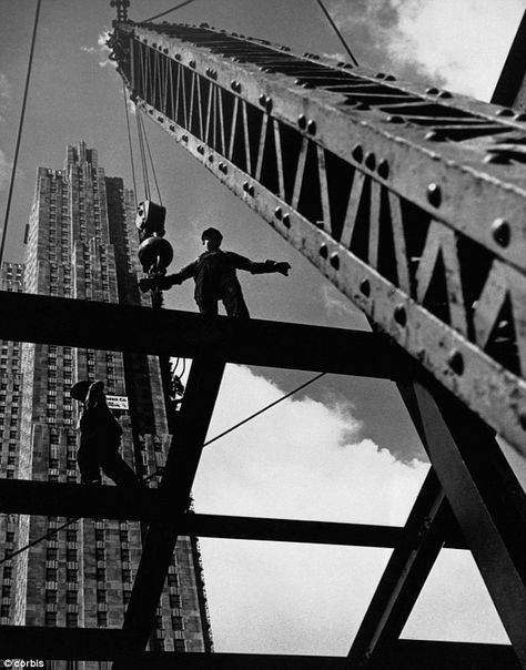 Building the Big Apple: Historic images show construction of New York's most famous skyscrapers | Daily Mail Online Lunch Atop A Skyscraper, Iron Workers, Iron Worker, American History Timeline, Steel Worker, Broken Dreams, Chrysler Building, Rockefeller Center, Iron Work