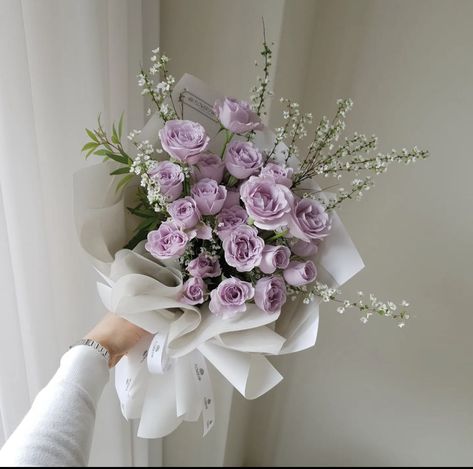 Light Purple Bouquet, Light Purple Wedding Flowers, Lavender Rose Bouquet, Purple Rose Bouquet, Light Purple Wedding, Purple Flower Arrangements, Purple Flower Bouquet, Prom Bouquet, Lilac Bouquet