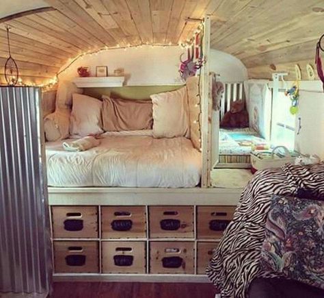 Husbil Makeover, School Bus Camper, Wohne Im Tiny House, Koti Diy, Bus Living, Kombi Home, Bus House, Campervan Interior, Bus Life