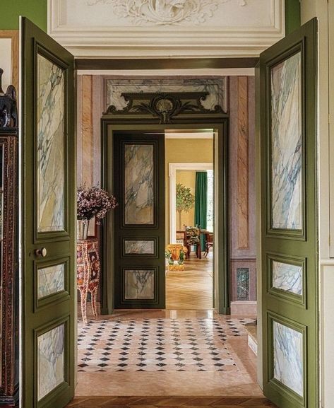 French Countryside Home, French Manor House, Black Marble Floor, Laura Gonzalez, Classic Kitchen Cabinets, Countryside Kitchen, French Villa, Olive Green Walls, American Interior