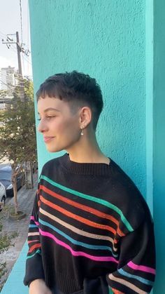 Queer Haircut, Kort Pixie, Queer Hair, Buzzed Hair Women, Shaved Pixie, Shaved Hair Women, Super Short Haircuts, Short Shaved Hairstyles, Buzzed Hair