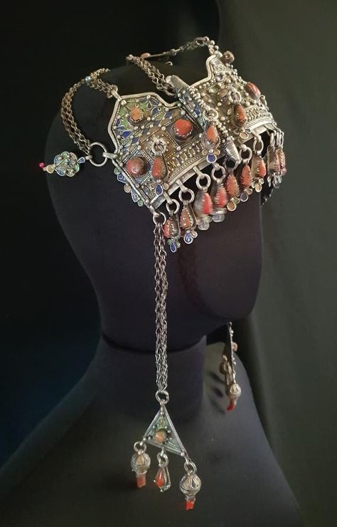 Moroccan Jewelry, Edwardian Jewelry, Hand Of Fatima, African Jewelry, Mood Board Fashion, Turbans, Ethnic Jewelry, Silver Enamel, Headdress