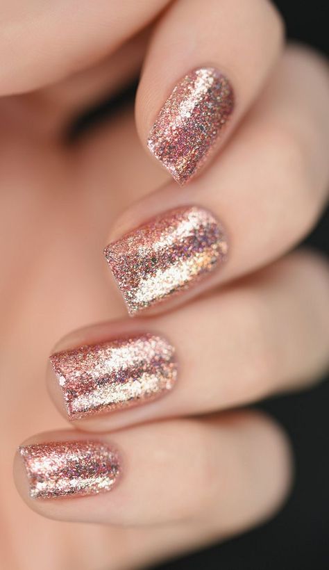 Gold Glittery Nails, Gold Holographic Nails, Rose Gold Nail Art, Rose Gold Nail Polish, Gel Lipstick, Emerald Nails, Glitter Manicure, Gold Nail Polish, Gold Nail Art