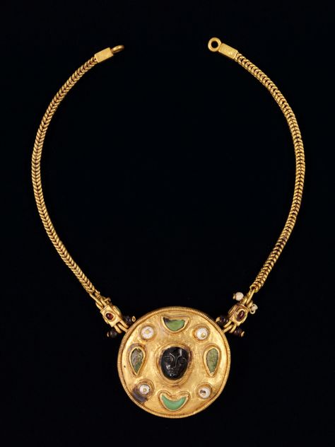 Necklace with cameo face pendant (1st century CE), Thaj city, Tell al-Zayer site, Saudi Arabia. Gold, pearls, turquoise, and ruby.  Image: courtesy National Museum of Saudi Arabia, Riyadh, 2059. Asian Art Museum, Ancient Jewellery, Ancient World, Golden Necklace, 1st Century, Carnelian Beads, Ancient City, Fitness Gifts, Ancient Jewelry