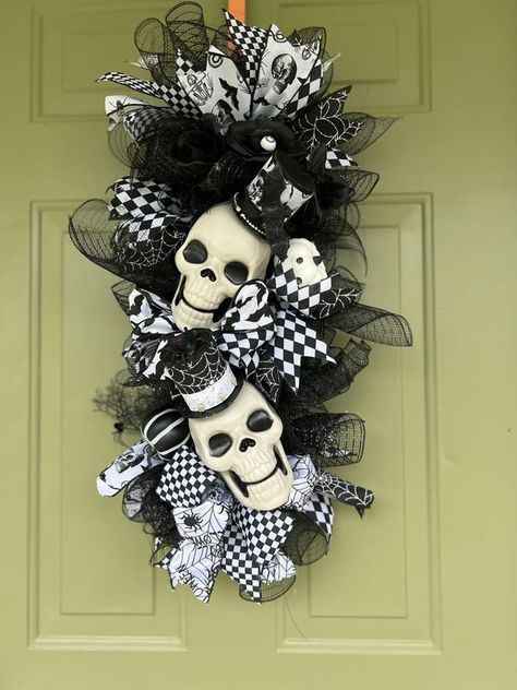 💲Dollar Tree Fanatics Crafts & Decor💲 | Halloween swag I’ve been working on mostly all from the Dollar tree | Facebook Halloween Swag, Crafts Decor, Decor Halloween, Dollar Tree, Wreath, Halloween