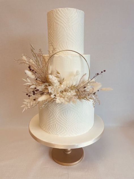 3 Teir Wedding Cake, 3 Tier Wedding Cake, Boho Wedding Cake, Boho Cake, 3 Tier Wedding Cakes, Wedding Table Designs, Dried Flowers Wedding, Wedding Cake Photos, Dream Wedding Cake