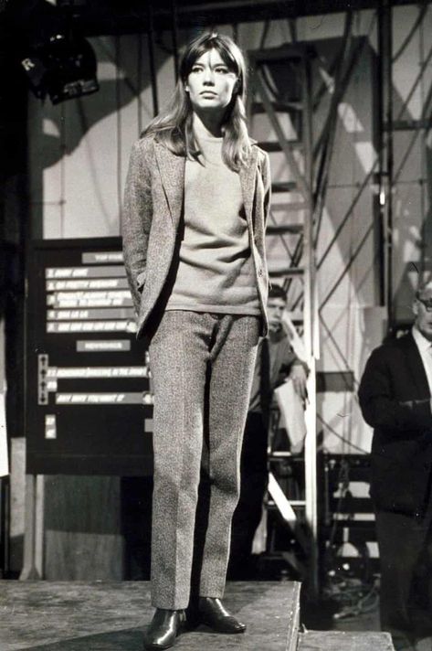 Françoise Hardy wearing a suit. Francoise Hardy Style, Sixties Style, Jean Shrimpton, Decades Of Fashion, Mia Farrow, Francoise Hardy, Sixties Fashion, Raquel Welch, Jane Birkin