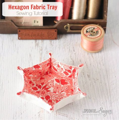 Free Sewing Pattern: Hexagon Fabric Tray | I Sew Free Fabric Tray, A Spoonful Of Sugar, Fabric Bowls, Dice Tray, Sewing Tutorials Free, Fabric Boxes, Hexagon Quilt, Cadeau Diy, Small Sewing Projects