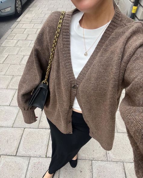 Boatneck Sweater Outfit, Outfit With Layers, Warm Weather Winter Outfits, Effortless Pant Outfit, Aspen Summer Outfits, Minimal Feminine Style, Casual Outfits Fashion, Fashion Oversized, Skandinavian Fashion