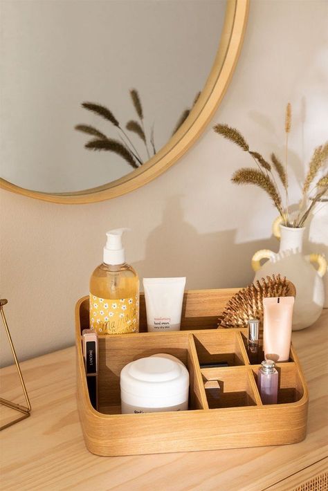 #HomeDecor #InteriorDesign #HomeIdeas #HomeInspiration #InteriorInspo #DecorInspiration #DecorTips #HomeStyle #HomeDecorating #HouseGoals Wooden Makeup Organizer, Rangement Makeup, Wooden Desk Organizer, Wooden Organizer, Bathroom Design Inspiration, Make Up Organiser, Wooden Projects, Wooden Desk, Room Makeover Inspiration