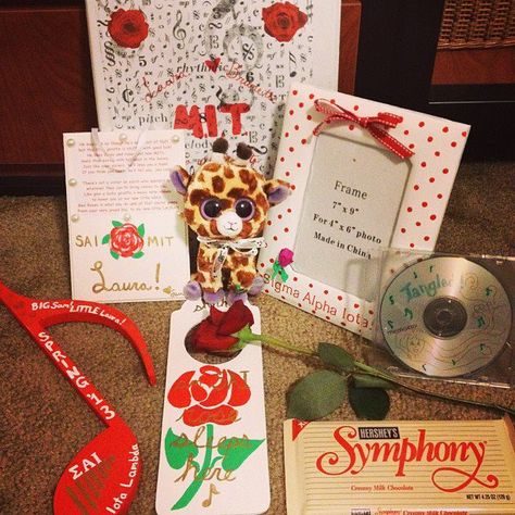 music theme <3 O_O Phi Alpha Delta, Greek Crafts, Sigma Alpha Iota, Big Little Basket, Delta Phi Epsilon, Big Little Gifts, Room Photo, Sigma Alpha, Sorority Crafts