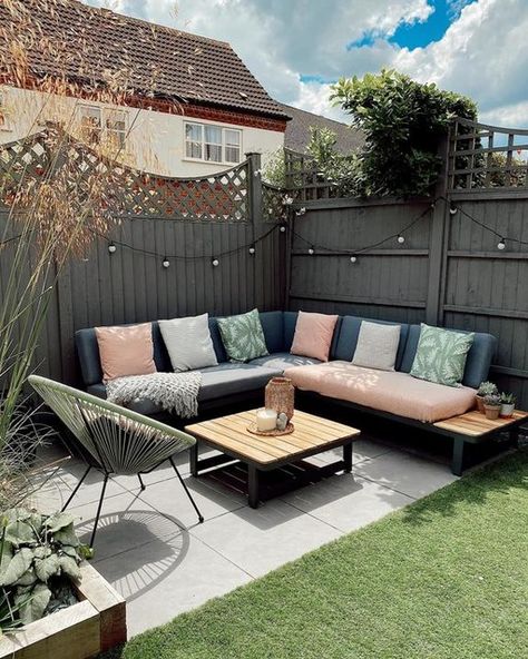 Garden With Seating Area, Garden With Seating, Backyard Seating Ideas, Corner Garden Seating, Garden Sitting Areas, Backyard Seating Area, Sitting Areas, Small Patio Garden, Seating Ideas