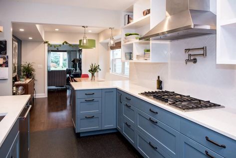 Kitchen Ideas With Dark Wood Floors, Room With Dark Floors, Dark Hardwood Floors Kitchen, Kitchen Cabinets Dark Wood, Dark Kitchen Floors, Havenly Living Room, Decorate A Room, Wood Floor Kitchen, Hardwood Floors Dark