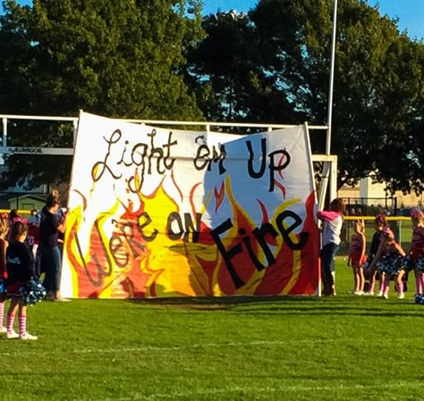 Football Game Signs, High School Football Posters, Run Through Signs, Cheerleading Signs, Gym Signs, Football Banners, Athletic Inspiration, Spirit Posters, Game Signs