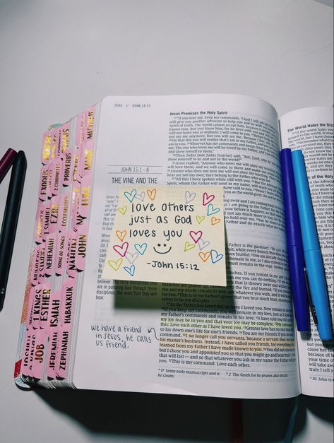 Ways To Decorate Your Bible, Journaling Bible Aesthetic, Bible Sticky Notes Ideas, Bible Instagram Story, Bible Board Ideas, Bible Verse Board, Bible Cover Ideas, Decorated Bible, Decorating Bible