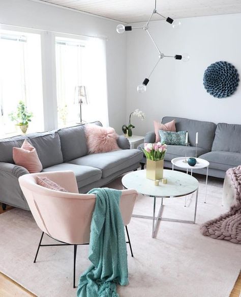 1,385 Me gusta, 7 comentarios - Simon Says Home (@simonsayshome) en Instagram: "The home of @homebyskyman " Pink Living Room, Trendy Living Rooms, Living Room Grey, New Living Room, Simon Says, Apartment Living Room, Minimalist Living Room, Cozy Living Rooms, Small Living Room