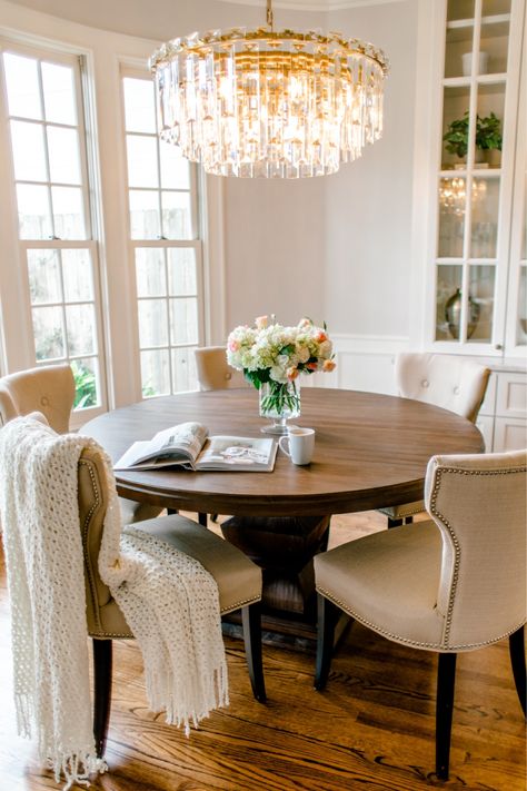 Andrews Pedestal Dining Table, Square Dining Room Design, Pedestal Table And Chairs, Traditional Kitchen Table, Pedestal Kitchen Table, White Round Tables, Modern Farmhouse Dining Room, Round Dining Room Table, Round Kitchen Table