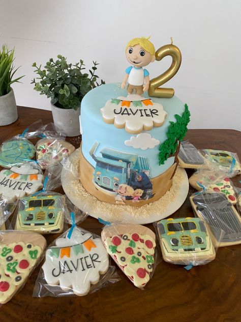 Netflix Trash Truck Birthday Cake, Trash Truck Cookies, Netflix Trash Truck Birthday Party, Trash Truck Netflix Birthday Party, Garbage Truck Party, Truck Cupcakes, Trash Bash, Cartoon Birthday Cake, Truck Birthday Cakes