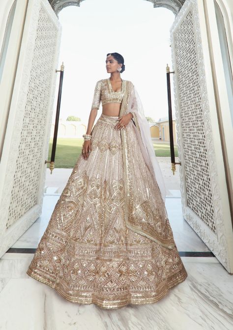 Princess Lehenga Indian Bridal, Royal Bridal Lehenga Wedding, Gold Wedding Lengha, Sikh Wedding Dress, Red Indian Wedding, Designer Bridal Lehenga Choli, Pengantin India, Latest Bridal Lehenga, Desi Outfits