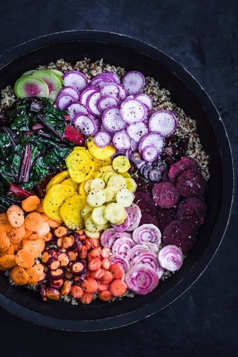 It’s a quinoa based rainbow veggie vegan bowl that colorful and nutritious and topped with a rich and creamy ginger-tahini drizzle! It’s a meal that’s easy to make and easy to customize, just as perfect for a quick weeknight meal as it is to wow your dinner party guests. #quinoarecipes #veganrecipes Veggie Rainbow, Tahini Drizzle, Vegetable Quinoa, Quinoa Bowl, Veggie Bowl, Buddha Bowls, Vegan Bowls, Recipe Blog, Quinoa Recipes