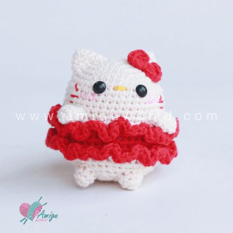 Balloon keychain amigurumi crochet pattern Doraemon Keychain, Strawberry Amigurumi, Tiny Potato, Keychain Amigurumi, Hello Kitty Crochet, Crochet Small, Crochet Strawberry, Crochet Rabbit, Crochet Gratis