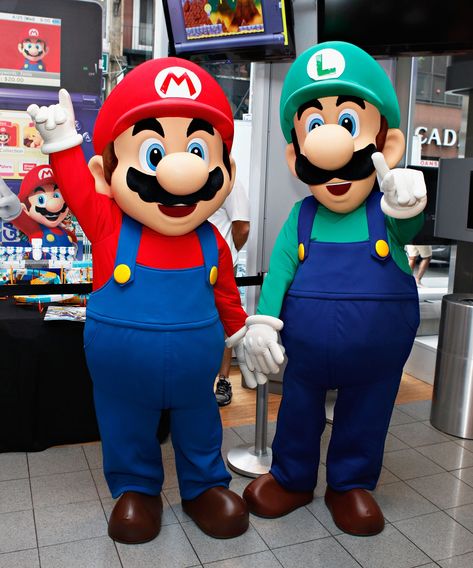 Mario And Luigi Costumes, Queer Couples, Luigi Costume, Mario Cosplay, Couples Halloween Costumes, Best Costumes, Mario Y Luigi, Costumes For Couples, Diy Couples Costumes