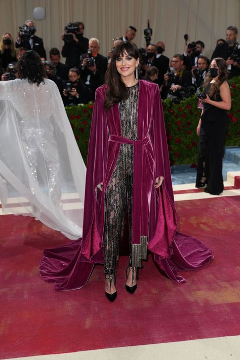 Gala Gowns, Jimmy Fallon, Soft Summer, Dakota Johnson, Celebrity Look, Estilo Boho, Metropolitan Museum Of Art, Metropolitan Museum, Museum Of Art