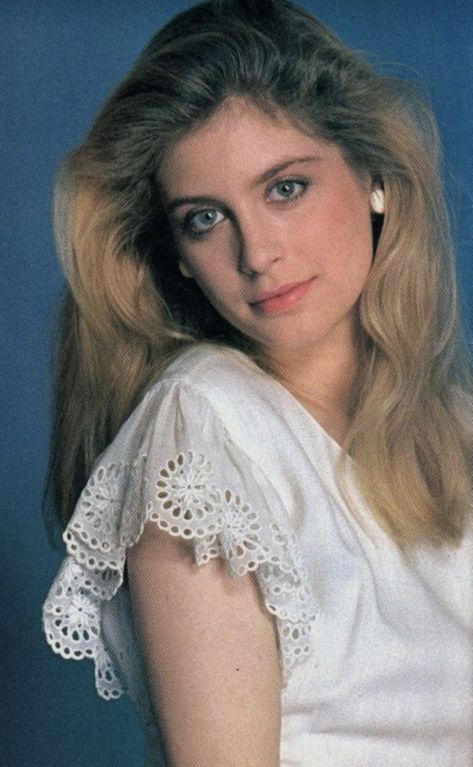 A Favorite of mine  Helen Slater "Supergirl" Helen Slater Supergirl, Supergirl 1984, Helen Slater, Phoebe Cates, Supergirl Cosplay, Superman Movies, Celebrity Style Icons, Superhero Cosplay, Female Character Inspiration