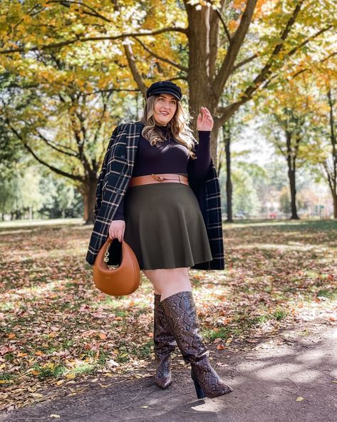 Plus Size Skater Skirt Outfit, Diana Dares, Fall Outfit 2023, Skater Skirt Outfit, Witchy Outfits, Knitwear Trends, Plus Size Fashionista, Plus Size Fall Outfit, Plus Size Fall