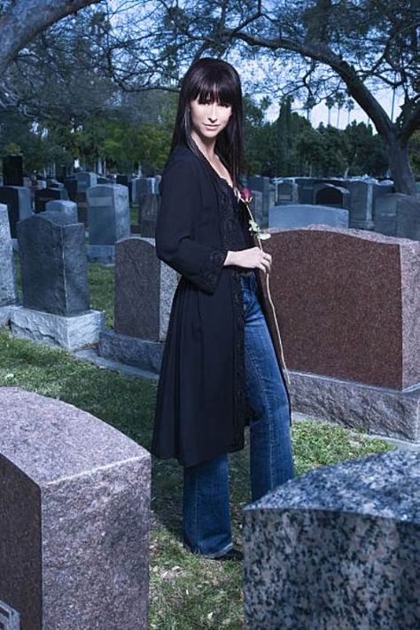 Promotional "Ghost whisperer" 02 02 06 Ghost Whisperer Style, Melinda Gordon, Decades Of Fashion, Ghost Whisperer, Jennifer Love Hewitt, Jennifer Love, Girl Inspiration, Ghost, Fashion Outfits