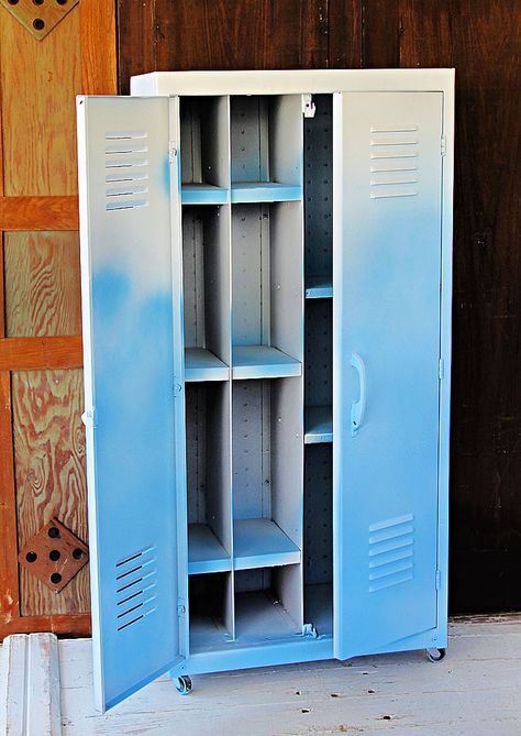 How To Paint A Metal Locker Using A Paint Sprayer Diy Winter Wonderland Decorations, Spring Diy Projects, Recycled Diy, Diy Locker, Industrial Farmhouse Decor, Using A Paint Sprayer, Thrift Store Decor, Metallic Spray Paint, Metal Lockers