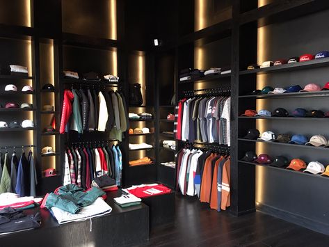 Men's Clothing Store Design, Clothes Shop Design, Shoe Store Design, Hypebeast Room, Clothing Store Displays, Retail Store Interior Design, Clothing Store Interior, Clothing Store Design, Retail Store Interior