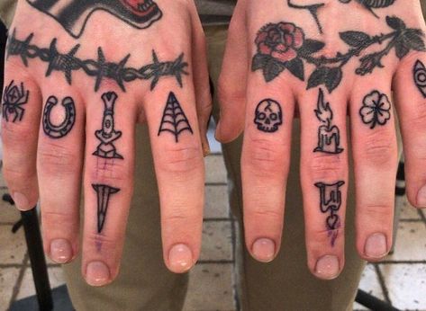 Brass Knuckle Hand Tattoo, Punk Finger Tattoos, Nuckle Tats Men, Barbed Wire Finger Tattoo, Grunge Finger Tattoos, Traditional Knuckle Tattoos, American Traditional Finger Tattoos, Traditional Finger Tattoos, Finger Tattoos Men