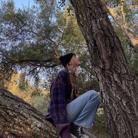 Emily Skinner, Tree Photo, Big Tree, Granola Girl, Girl Guides, Autumn Aesthetic, How To Pose, 인물 사진, Instagram Inspo