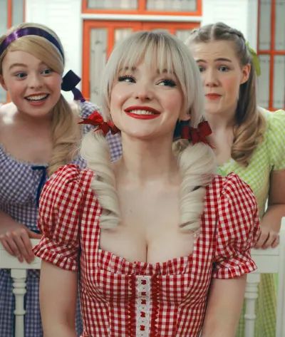 2000s Clothes, Powerpuff Girl, Regina George, Enjoy The Ride, Aesthetic People, Dove Cameron, 1940s Fashion, Vintage Pinup, Feminine Outfit