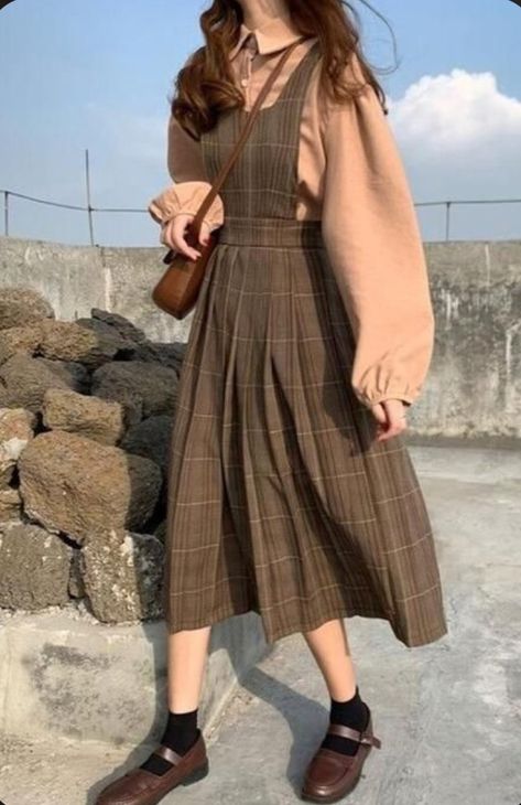 Dark cottagecore outfit,long skirt, little bit gay🤌, credits to image owners Long Skirt Outfits Korean, Dark Cottagecore Outfits, Dark Cottagecore Fashion, Korean Skirt Outfits, Skirt Outfits Korean, Long Fall Dresses, Cottagecore Outfit, Korean Skirt, Outfit Korean Style