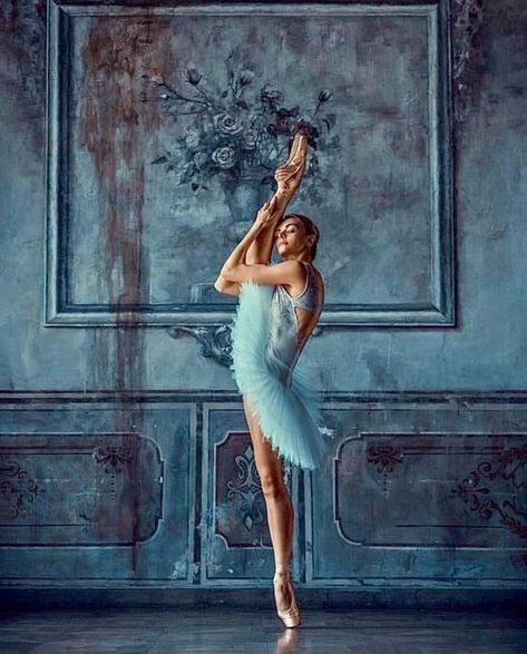 Love is all....♥♥♥ World Of Dance, Ballet Inspiration, Ballet Photography, En Pointe, Dance Pictures, Dance Photography, Wonderful World, Love Is All, Wonders Of The World